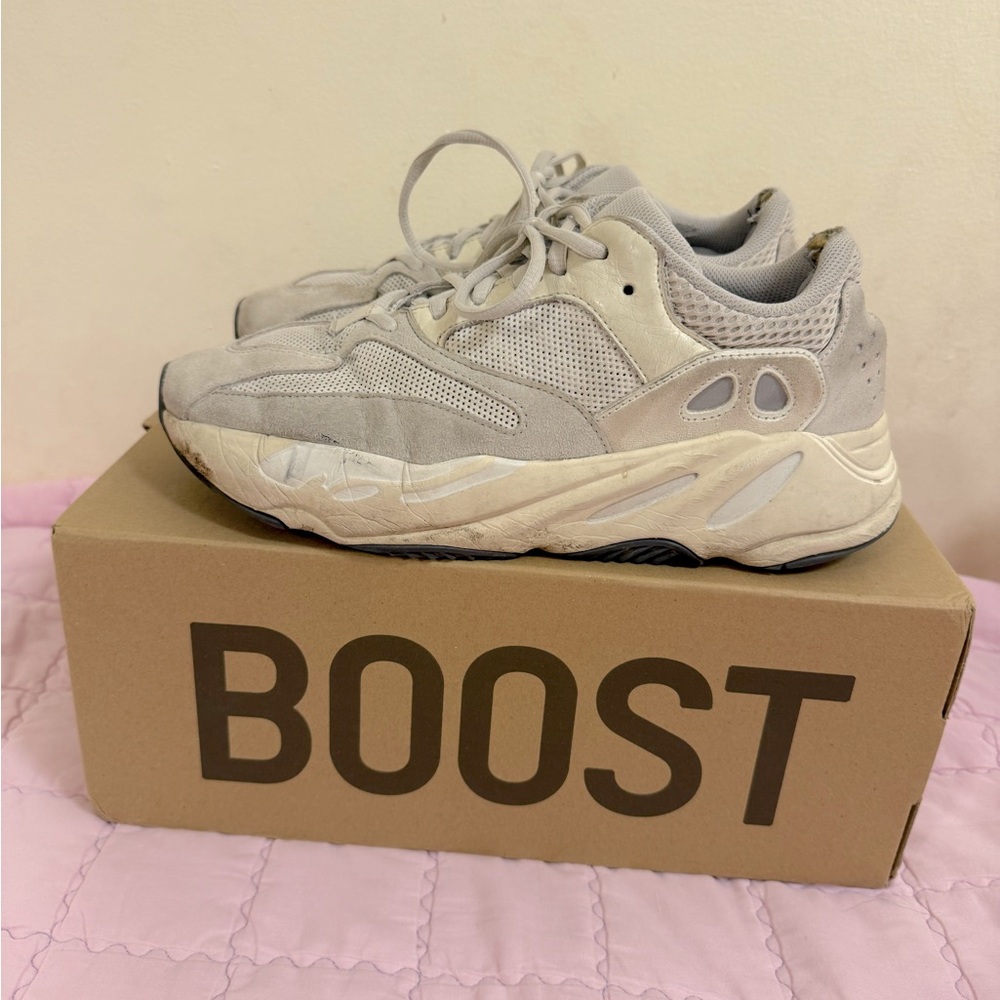 YEEZY 700 Analog